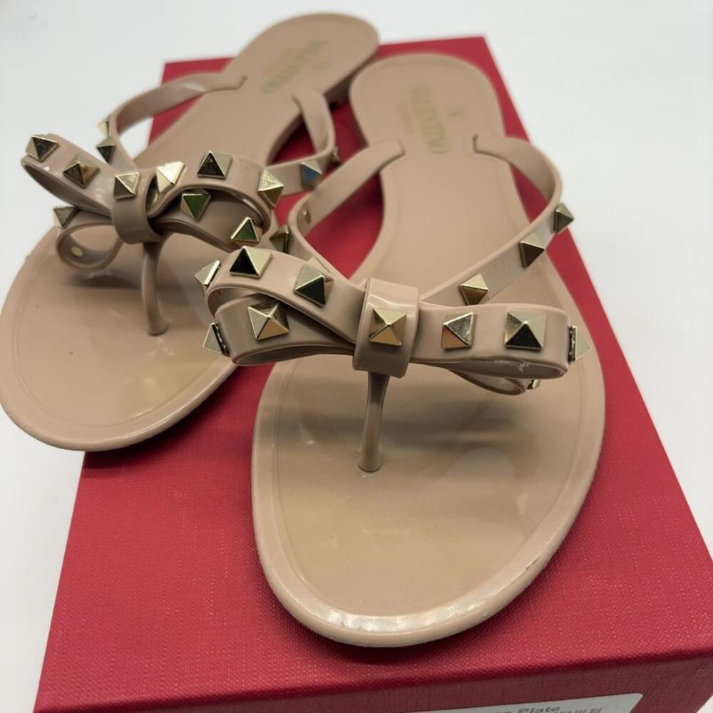 Valentino Garavani Rockstud Thong Sandals